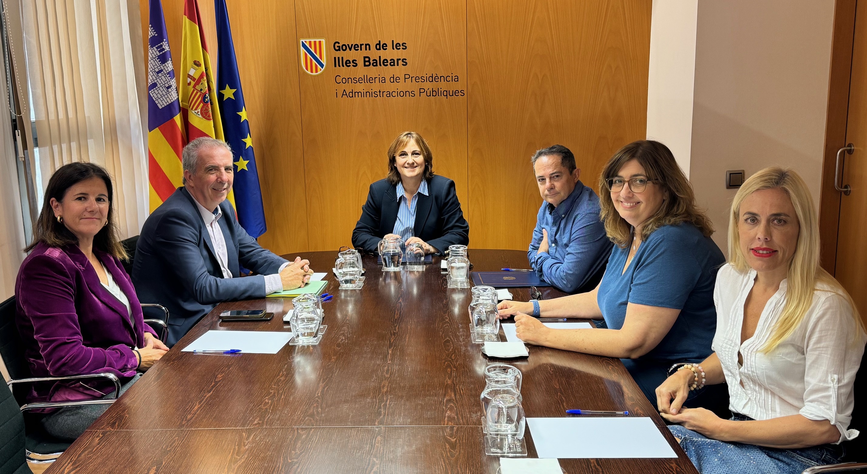 Firma del acuerdo Govern y UGT devolución del recorte salarial del 2 por ciento