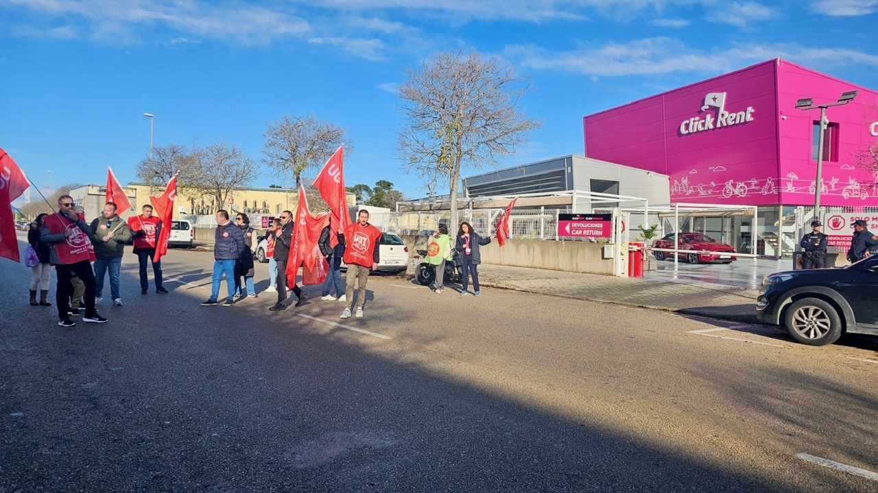 Imagen de protesta frente a la sede de Click&Rent en Palma