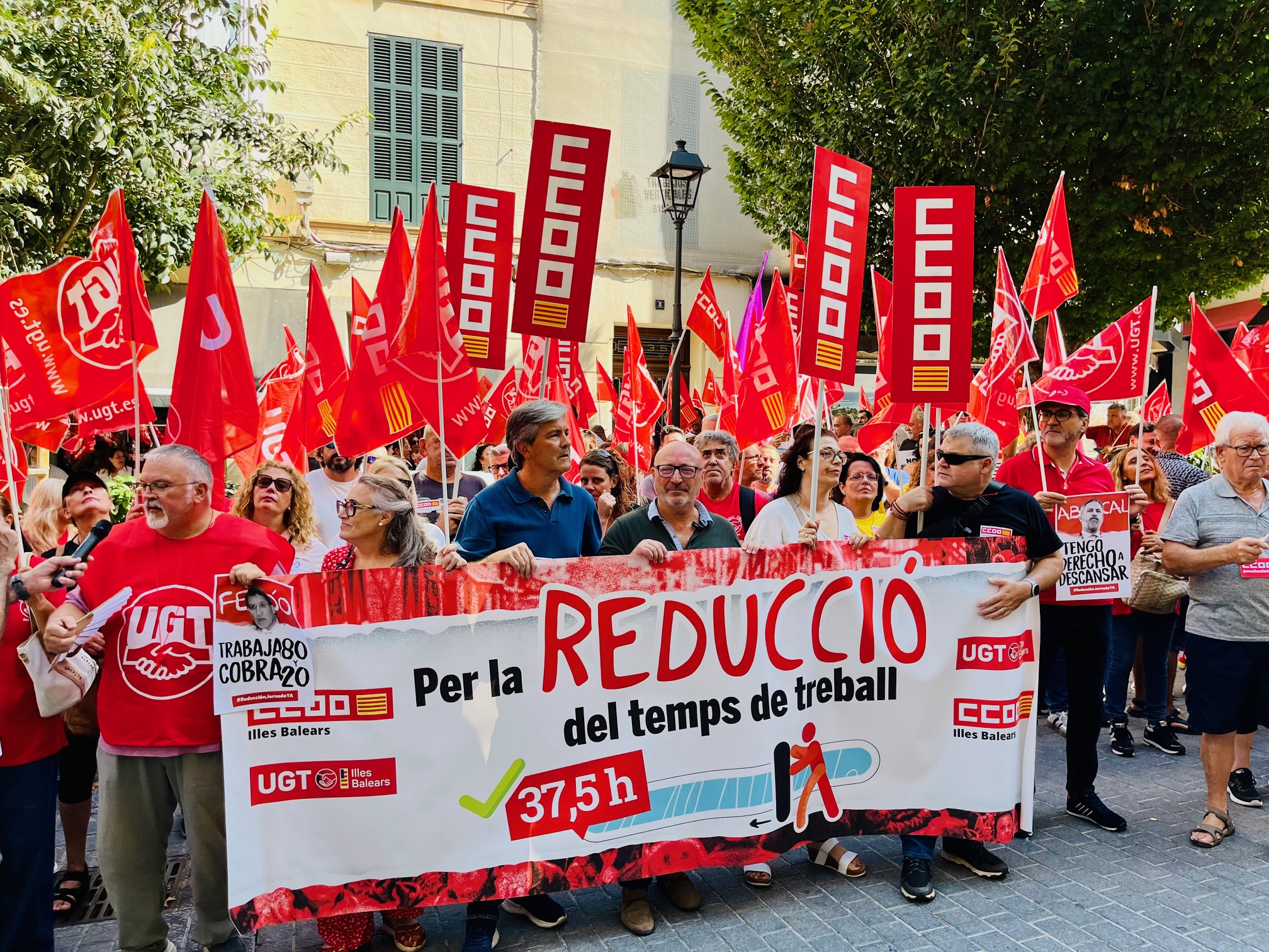 Protesta frente Delegación del Gobierno en Palma en defensa de la reducción de jornada
