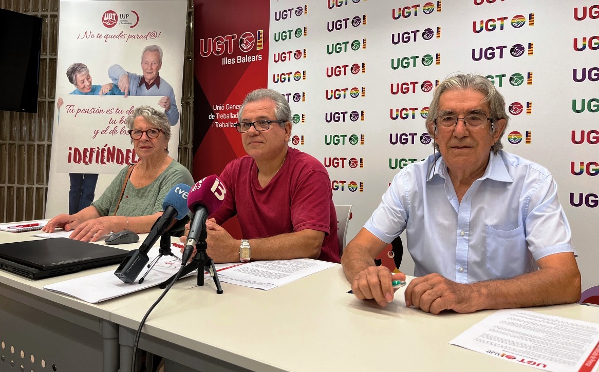 Dirigentes de la UJP UGT durante la rueda de prensa. 