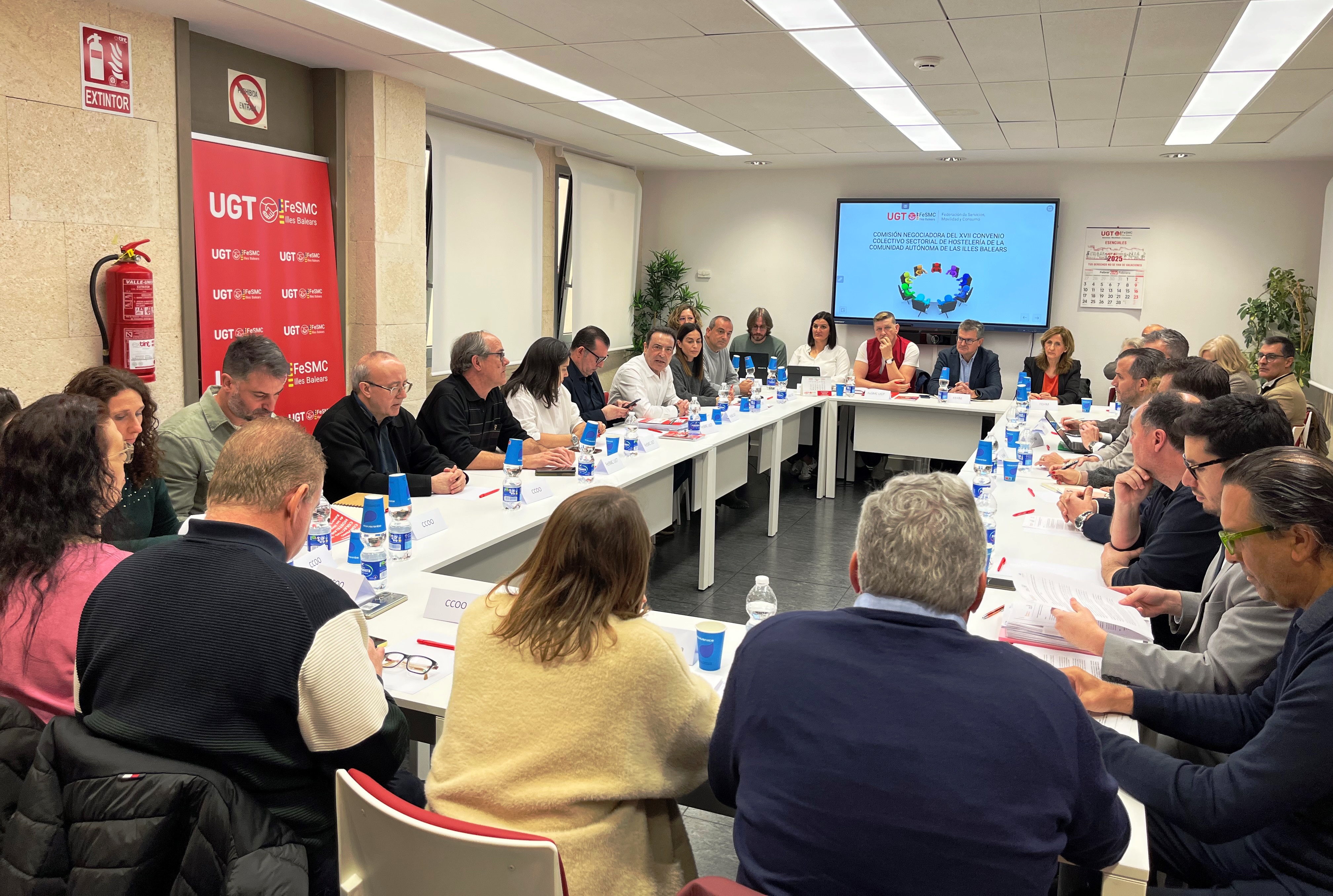 Primera reunión de negociación del convenio de hostelería en la sede de UGT